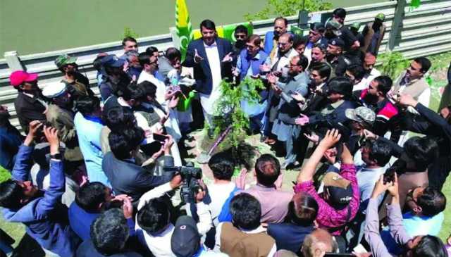   کنٹرول لائن کے عوام تنہا نہیں ہیں پوری قوم، حکومت پاکستان اور پاک فوج ان کے ساتھ ہیں،امیر مقام