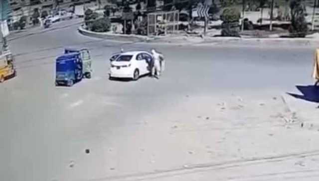 پشاور: گاڑی پر فائرنگ کرکے 7 افراد کو قتل کرنے کی واردات کی ویڈیو سامنے آگئی