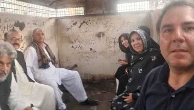 حکومت پی ٹی آئی میں نہ ختم ہونیوالی آنکھ مچولی جاری