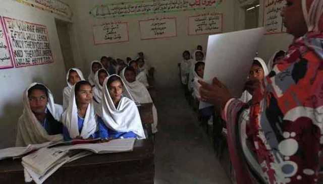 عید الفطر کی تعطیلات کے بعد دفاتر، تعلیمی اور مالیاتی ادارے کھل گئے
