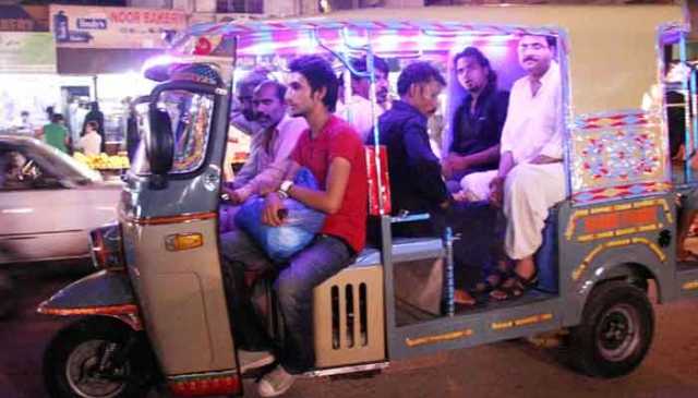 کراچی کی 11 مرکزی سڑکوں پر رکشوں کی آمدورفت پر پابندی عائد