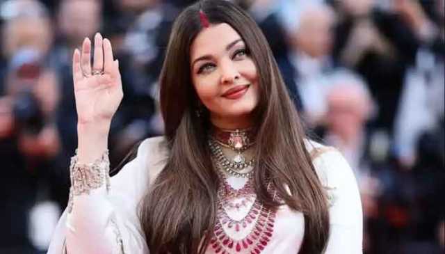 ایشوریا رائے بچن کی سندور بھری مانگ: طلاق کی افواہوں کو زبردست جواب مل گیا