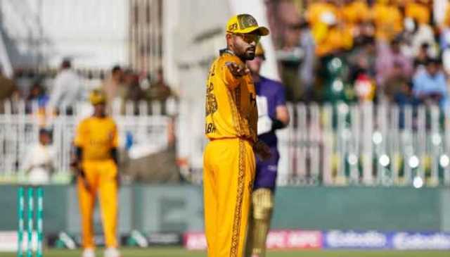 بابراعظم پی ایس ایل میں کیچز کی ففٹی مکمل کرنے والے پہلے کھلاڑی بن گئے