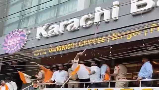 بھارت: کراچی بیکری پر بی جے پی کے شدت پسندوں کا حملہ
