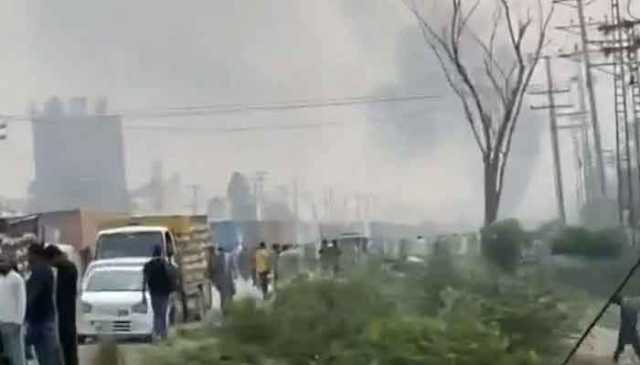 لاہور: برکی اور والٹن کے علاقے میں دھماکوں کی آوازیں، لوگ گھروں سے باہر نکل آئے