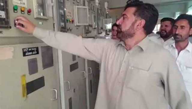 رکن کے پی اسمبلی فضل الہٰی کا پشاور گرڈ اسٹیشن پر دھاوا