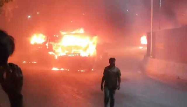 کراچی: ایم 9 موٹروے پر شارٹ سرکٹ کے باعث پلاٹ میں رکھا گیا سامان جل گیا