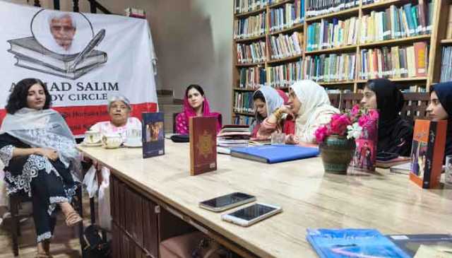 کشور ناہید کی احمد سلیم اسٹڈی سرکل میں فکرانگیز نشست: خواتین، آزادیِ اظہار اور ادب پر سیر حاصل گفتگو