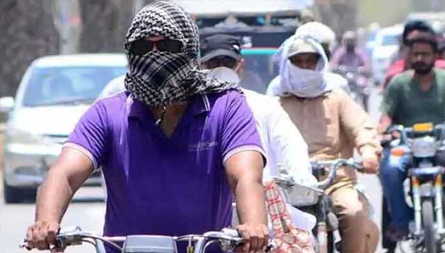 کراچی شدید گرمی کی لپیٹ میں، درجہ حرارت 45 ڈگری تک محسوس کیا جائے گا