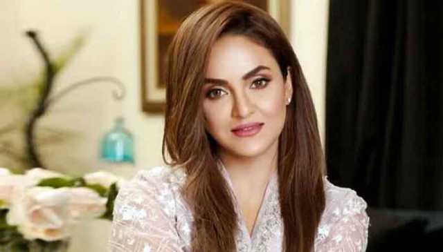بھارتی میڈیا نے مودی کو ایشوریہ رائے بنادیا: نادیہ خان کا وار