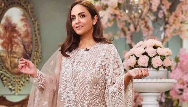 اگلی بار جاوید اختر کا استقبال جوتوں سے کرنا چاہیے، نادیہ خان