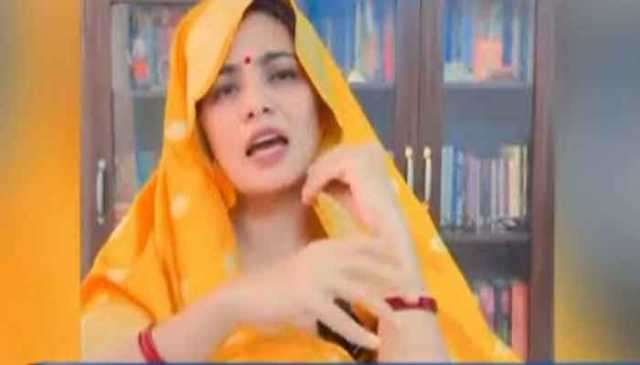شوہر زندہ ہے، مودی سندور دینے والا کون ہوتا ہے؟ بھارتی خاتون