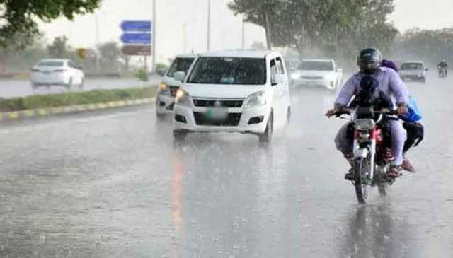پنجاب کے مختلف شہروں میں بارش سے گرمی کا زور ٹوٹ گیا