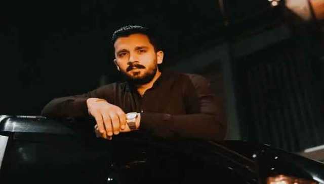 رجب بٹ اپنی بیوی کے ساتھ مبینہ بدسلوکی پر تنقید کی زد میں