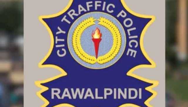 موٹر سائیکل روکنے و بند کرنے پر تنازع؛ ٹریفک پولیس راولپنڈی نے وکلا پر مقدمہ درج کروا دیا