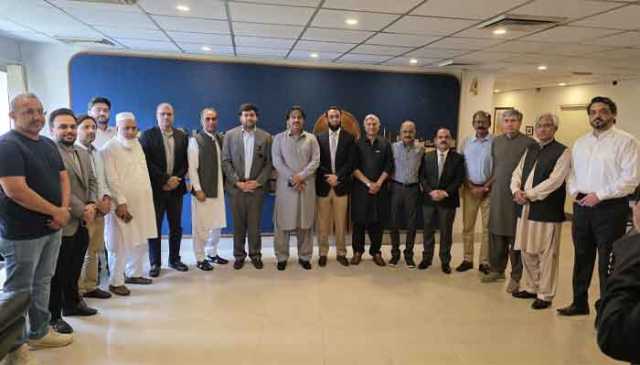 وفاقی وزیر اطلاعات عطاء اللہ تارڑ سے سی پی این ای وفد کی ملاقات، پیکا ایکٹ سمیت اہم امور پر تبادلہ خیال