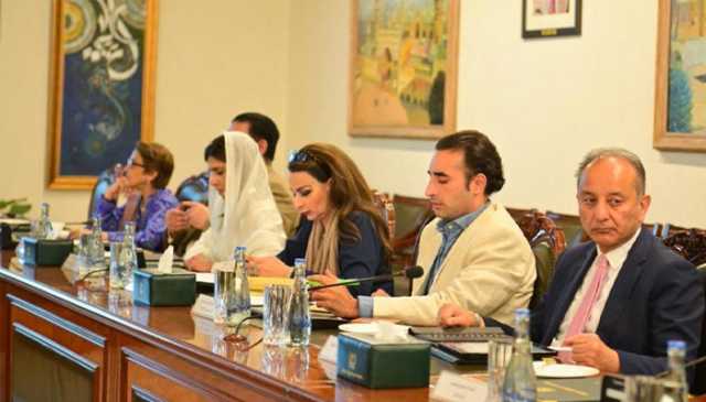امریکا کا دورہ مکمل: پاکستانی سفارتی وفد برطانیہ پہنچ گیا، امن کی اہمیت پر زور