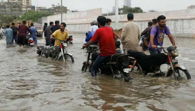 کراچی: بارش کے دوران 2 دن میں 8 افراد جاں بحق