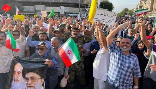 تہران: امریکی و اسرائیلی حملوں کیخلاف ہزاروں افراد کا احتجاج، ایرانی صدر بھی شریک