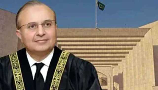ججز طاقت کے سامنے ہتھیار ڈالنے والوں کی نشاندہی کریں، جسٹس منصور کا عدلیہ سے متعلق اہم فیصلہ