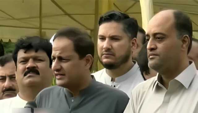 ہم الزامات کی بجائے عملی اقدامات پر یقین رکھتے ہیں، میئر کراچی