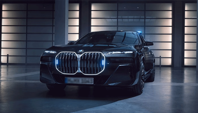 پاکستان میں BMW گاڑیوں کی قیمتوں میں لاکھوں روپے کی کمی