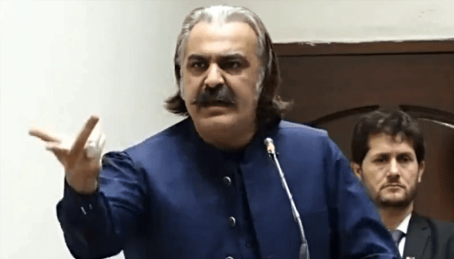 علی امین گنڈاپور نے اپنی سوشل میڈیا ٹیم کی کلاس لے لی، مؤثر بیانیہ نہ بنانے پر برہم