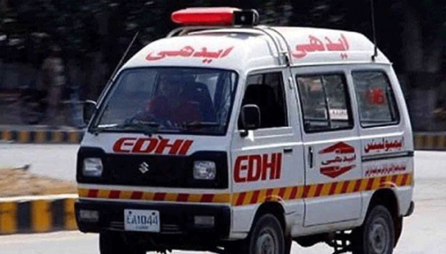 کراچی: سپرہائی وے پر بس اور ٹرک میں تصادم، 2 افراد جاں بحق، 10 زخمی
