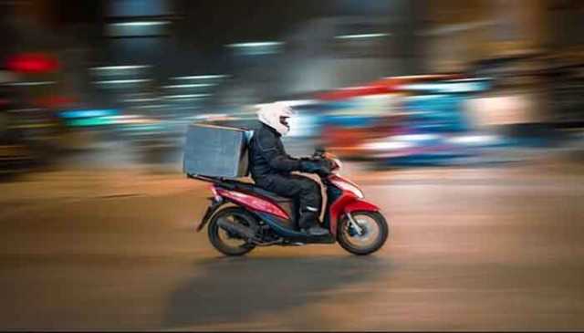 دنیاکاپہلا پی ایچ ڈی فوڈ ڈیلیوری رائیڈر