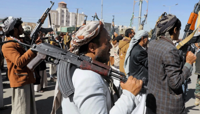 یمنی حوثیوں نے بحیرہ احمر میں یونانی مال بردار جہاز کو تباہ کردیا