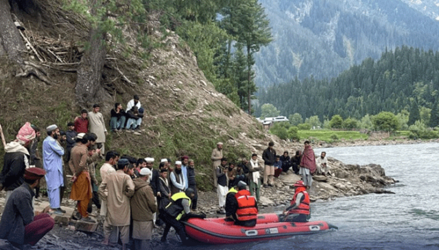 وادی نیلم میں گاڑی دریا میں جاگری،6 افراد جاں بحق، ایک لاپتہ