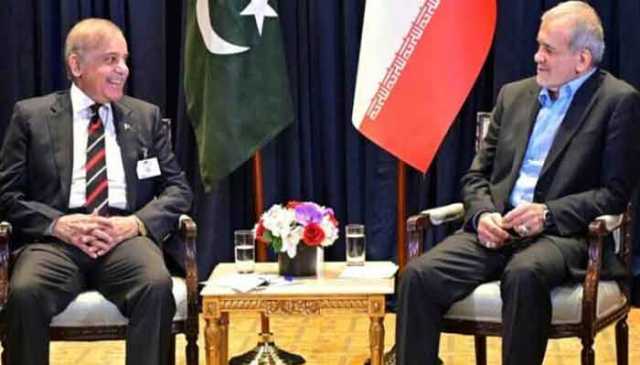 وزیراعظم سے ایرانی صدر کی ملاقات، دوطرفہ تعاون اور علاقائی امور پر تبادلہ خیال