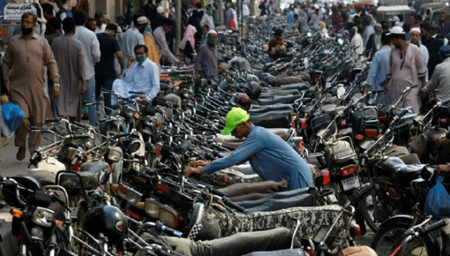 میئر کراچی کا بڑا قدام، یکم جولائی سے شہر کی 32 سڑکوں پر پارکنگ مفت
