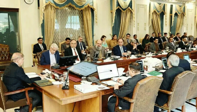 وفاقی کابینہ کی ایک ماہ کی تنخواہ سیلاب ریلیف فنڈ میں دینے کا فیصلہ واپس