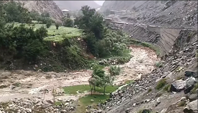 گلگت، شاہراہ بابوسر کوپھر سیلابی ریلوں نے لپیٹ میں لے لیا،تباہی کا منظر