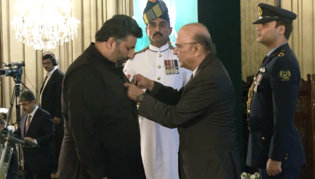  وزیراعظم کے میڈیا کوآرڈینیٹر بدر شہباز کو تمغۂ امتیاز سے نوازا گیا