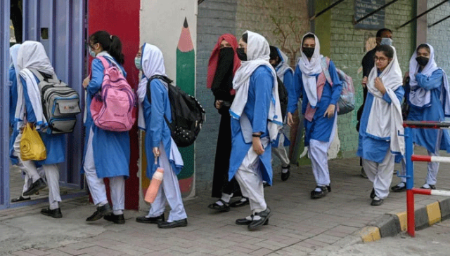 لاہور کے تمام اسکول یکم ستمبر سے کھل جائیں گے، سیلاب متاثرہ علاقوں میں تعلیمی ادارے بند رہیں گے
