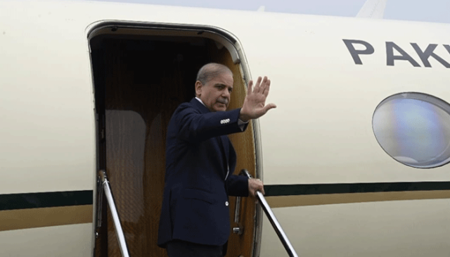 وزیرِاعظم شہباز شریف چین روانہ، شنگھائی تعاون تنظیم اجلاس اور سرمایہ کاری کانفرنس میں شرکت کریں گے