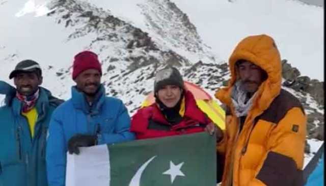 عزم اور حوصلے کی نئی مثال ،حاملہ خاتون نے دنیا کا دوسرا بلند ترین پہاڑسر کرلیا