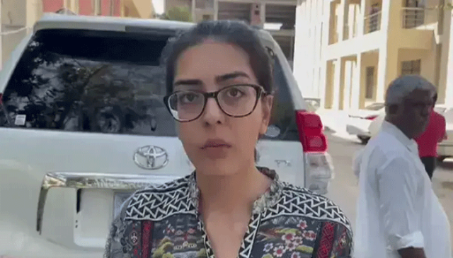 ایمان مزاری اور ہادی علی چٹھہ متنازع ٹوئٹ کیس میں عدالت پیش، وارنٹ گرفتاری منسوخ