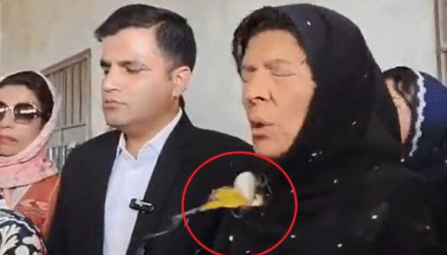 بشریٰ بی بی کی بہن کہتی ہیں علیمہ خانم نے خود کو ہی انڈا پڑوایا
