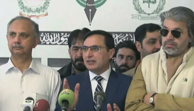 سپریم کورٹ 26 ویں ترمیم کیخلاف درخواستیں سماعت کیلئے جلد مقرر کرے، بیرسٹر گوہر