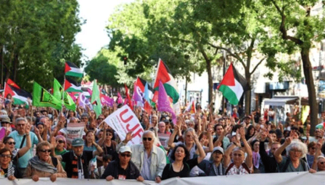 لندن میں فلسطین کے حق میں احتجاج، غزہ میں اسرائیلی حملے جاری