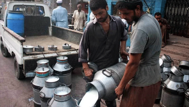 کراچی میں نمک، ڈیٹرجنٹ اور پانی ملے دودھ کی فروخت کا انکشاف