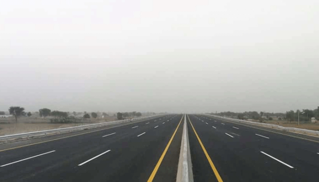 سیلابی ریلا موٹروے ایم فائیو سے ٹکرا گیا