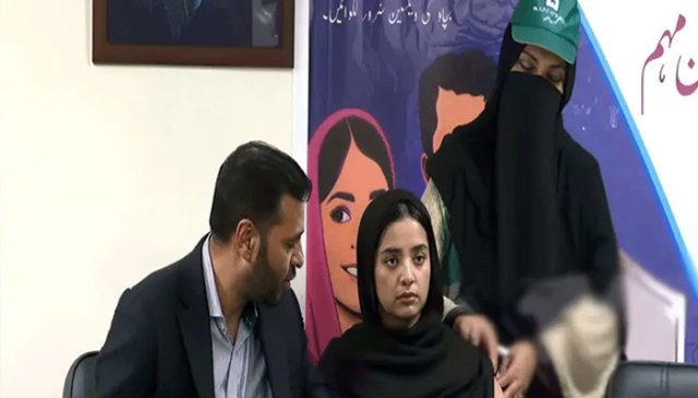 وزیر صحت مصطفیٰ کمال نے اپنی بیٹی کو ایچ پی وی ویکسین لگوا لی