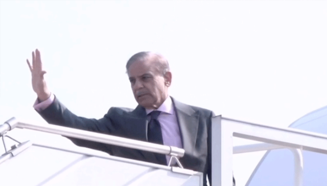 وزیراعظم شہباز شریف یکجہتی کے اظہار کے لیے ایک روزہ دورے پر قطر روانہ