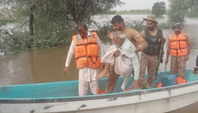 پنجاب کے سیلاب زدہ علاقوں میں پاک فوج اور سول انتظامیہ کا ریسکیو آپریشن جاری