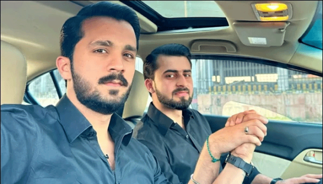 رجب بٹ پر مرد ساتھی کے ساتھ ’’ناجائز تعلقات‘‘ کا الزام، ویڈیو ثبوت پیش کرنے کی دھمکی