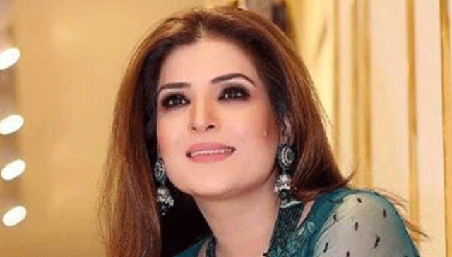 قصور، معروف فلمی اداکارہ ریشم کا سیلاب زدہ علاقوں کا دورہ